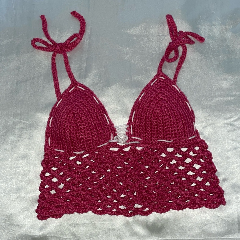 Hot pink crochet top with white details 💗